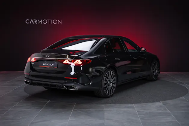 MERCEDES-BENZ E 220 d AMG Line / Hyperscreen / 360°Kamera / el.Sitze