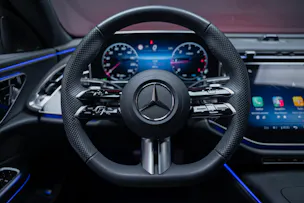 MERCEDES-BENZ E 220 d AMG Line / Hyperscreen / 360°Kamera / el.Sitze