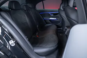 MERCEDES-BENZ E 220 d AMG Line / Hyperscreen / 360°Kamera / el.Sitze
