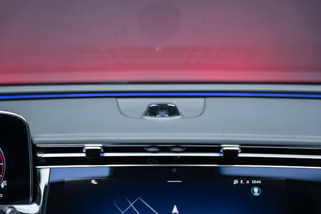 MERCEDES-BENZ E 220 d AMG Line / Hyperscreen / 360°Kamera / el.Sitze