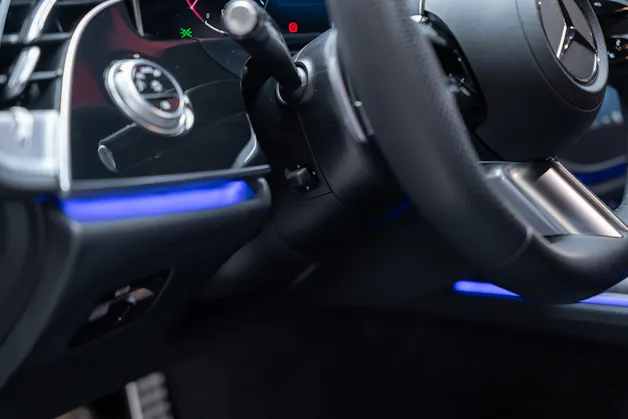 MERCEDES-BENZ E 220 d AMG Line / Hyperscreen / 360°Kamera / el.Sitze
