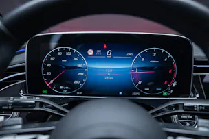 MERCEDES-BENZ E 220 d AMG Line / Hyperscreen / 360°Kamera / el.Sitze