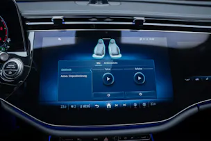 MERCEDES-BENZ E 220 d AMG Line / Hyperscreen / 360°Kamera / el.Sitze