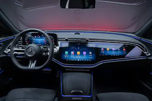 MERCEDES-BENZ E 220 d AMG Line / Hyperscreen / 360°Kamera / el.Sitze