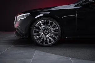 MERCEDES-BENZ E 220 d AMG Line / Hyperscreen / 360°Kamera / el.Sitze