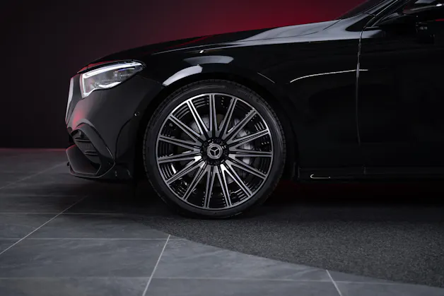 MERCEDES-BENZ E 220 d AMG Line / Hyperscreen / 360°Kamera / el.Sitze