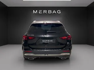 MERCEDES-BENZ GLA 200 Night Star 7G-D