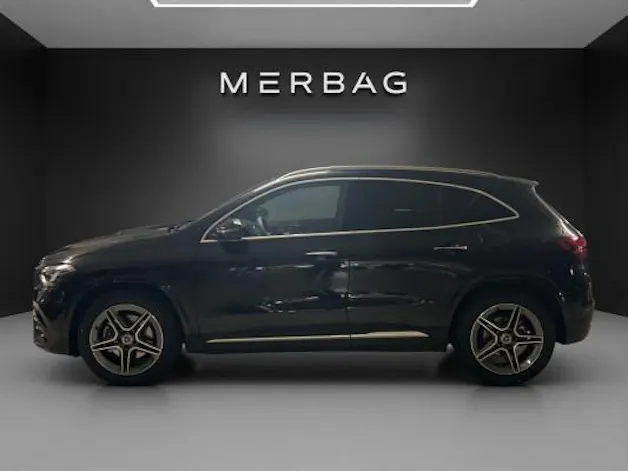 MERCEDES-BENZ GLA 200 Night Star 7G-D