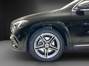 MERCEDES-BENZ GLA 200 Night Star 7G-D