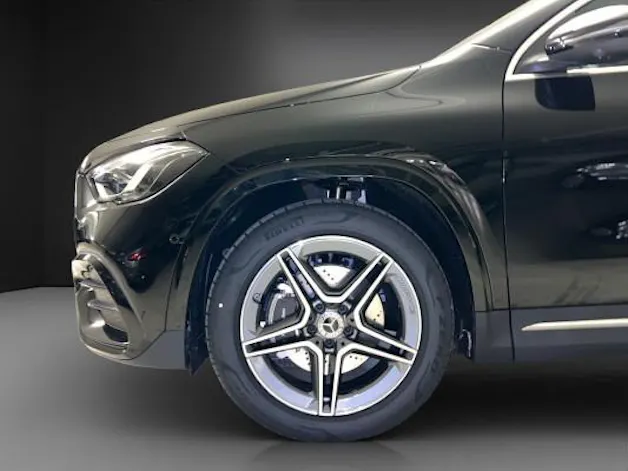 MERCEDES-BENZ GLA 200 Night Star 7G-D