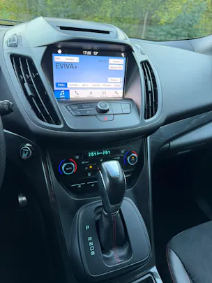 FORD Kuga 2.0 TDCi ST Line High 4WD PowerShift * AHK * Sport Line *