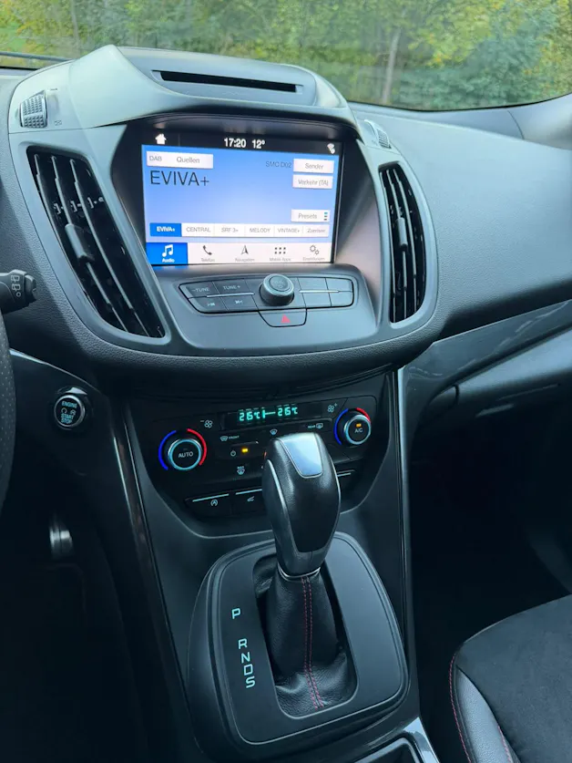 FORD Kuga 2.0 TDCi ST Line High 4WD PowerShift * AHK * Sport Line *