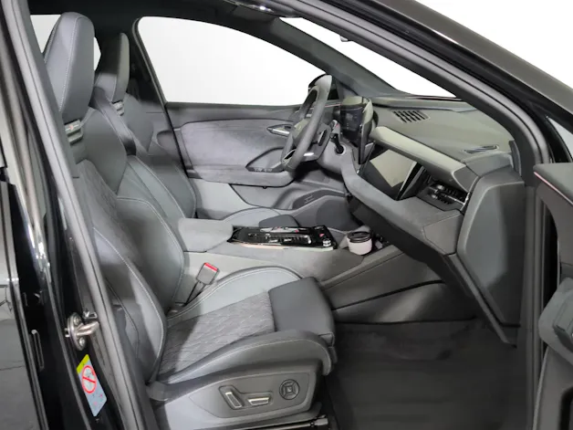 AUDI Q6 e-tron quattro