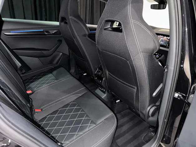 SKODA Karoq 2.0 TSI SportLine 4x4 DSG I AHK I 1.Hand I
