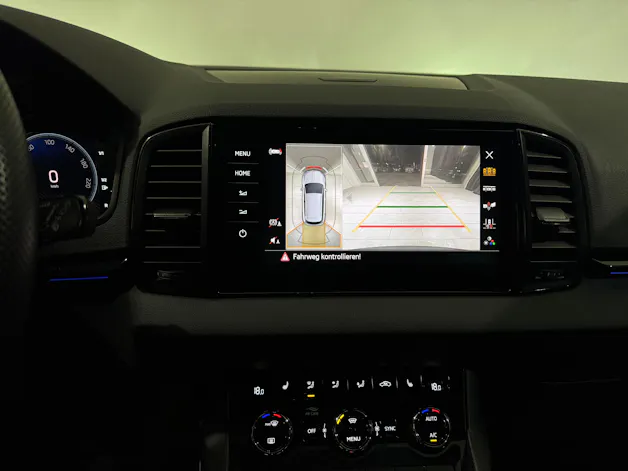 SKODA Karoq 2.0 TSI SportLine 4x4 DSG I AHK I 1.Hand I