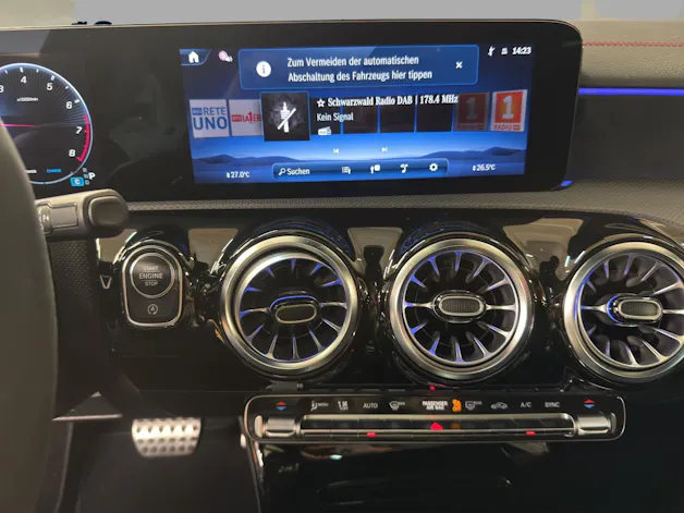 MERCEDES-BENZ CLA 35 4M - AMG / 360 Grad Kamera / Panorama-Dach / Soundsystem