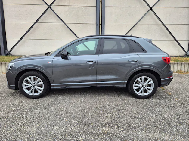 AUDI Q3 40 TFSI S line quattro S-tronic