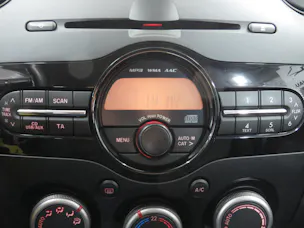 MAZDA 2 1.3i 16V Exclusive