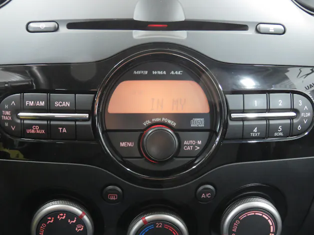 MAZDA 2 1.3i 16V Exclusive