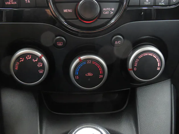 MAZDA 2 1.3i 16V Exclusive