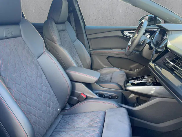 AUDI Q4 e-tron 45 Edition Swiss Ski quattro