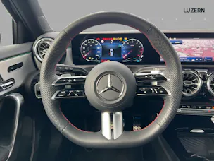 MERCEDES-BENZ A 200 7G-DCT