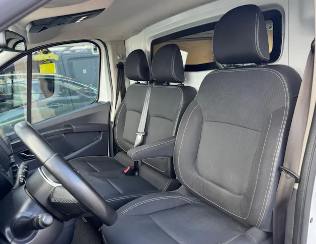RENAULT Trafic 2.0 Blue dCi 170 Business L1H1 EN