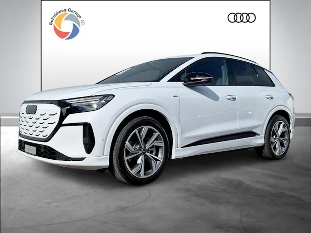 AUDI Q4 e-tron SUV quattro performance Attraction