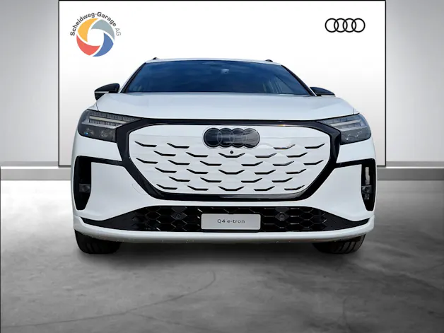 AUDI Q4 e-tron SUV quattro performance Attraction