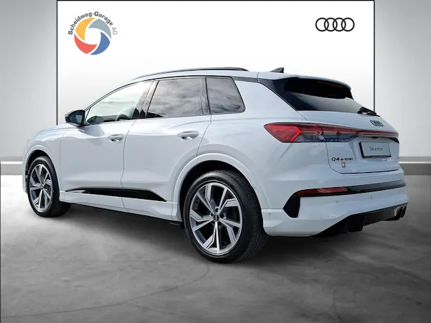 AUDI Q4 e-tron SUV quattro performance Attraction