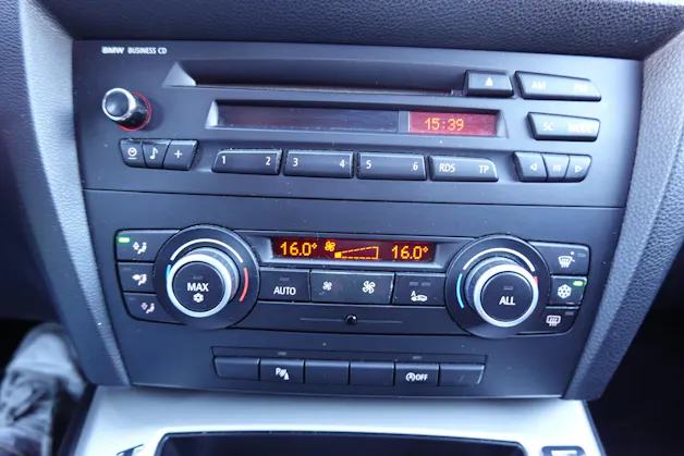 BMW 320d "* CH Auto * Tempomat * Capteurs avant/arrière * GPS * 8 Roues * Prix fixe"