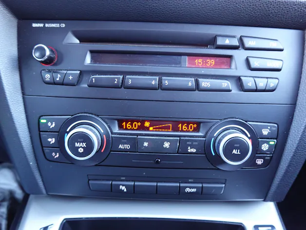 BMW 320d "* CH Auto * Tempomat * Capteurs avant/arrière * GPS * 8 Roues * Prix fixe"
