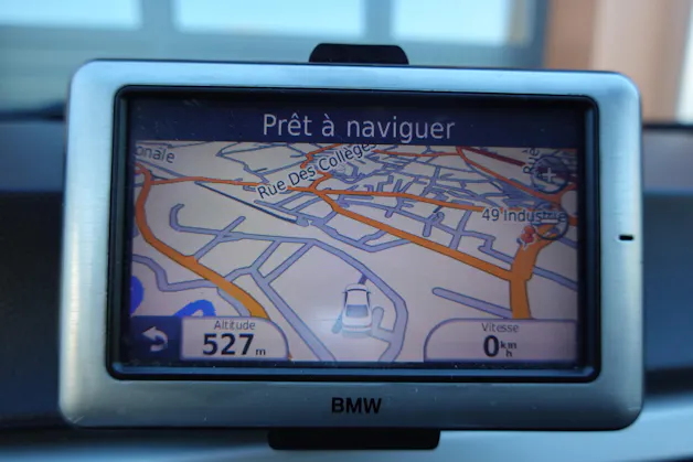 BMW 320d "* CH Auto * Tempomat * Capteurs avant/arrière * GPS * 8 Roues * Prix fixe"