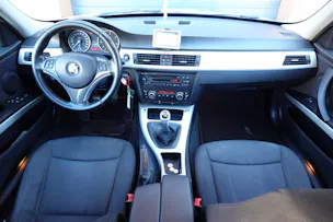 BMW 320d "* CH Auto * Tempomat * Capteurs avant/arrière * GPS * 8 Roues * Prix fixe"