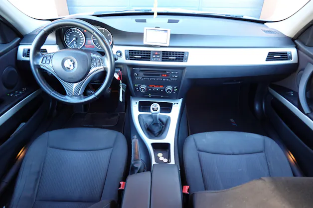 BMW 320d "* CH Auto * Tempomat * Capteurs avant/arrière * GPS * 8 Roues * Prix fixe"