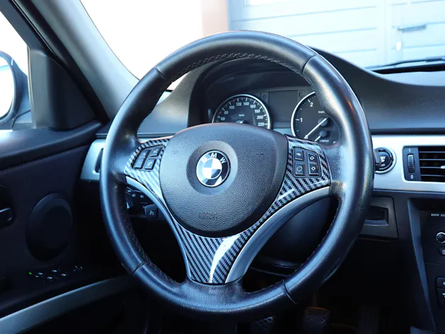 BMW 320d "* CH Auto * Tempomat * Capteurs avant/arrière * GPS * 8 Roues * Prix fixe"