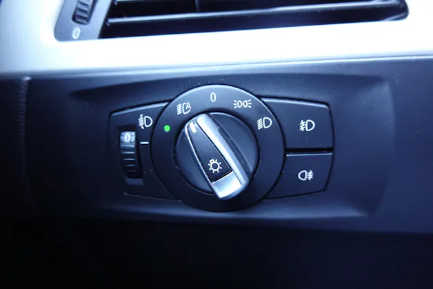 BMW 320d "* CH Auto * Tempomat * Capteurs avant/arrière * GPS * 8 Roues * Prix fixe"