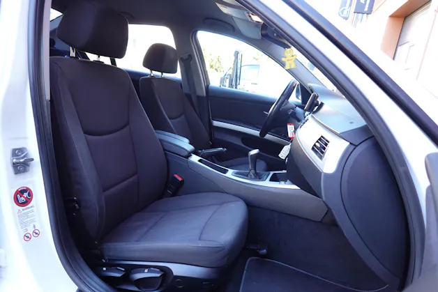 BMW 320d "* CH Auto * Tempomat * Capteurs avant/arrière * GPS * 8 Roues * Prix fixe"