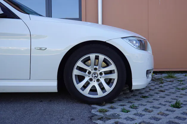 BMW 320d "* CH Auto * Tempomat * Capteurs avant/arrière * GPS * 8 Roues * Prix fixe"