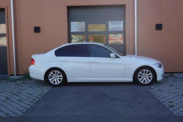 BMW 320d "* CH Auto * Tempomat * Capteurs avant/arrière * GPS * 8 Roues * Prix fixe"