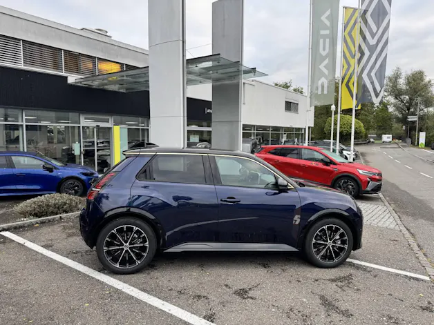RENAULT R5 E-Tech Comfort Range iconic five