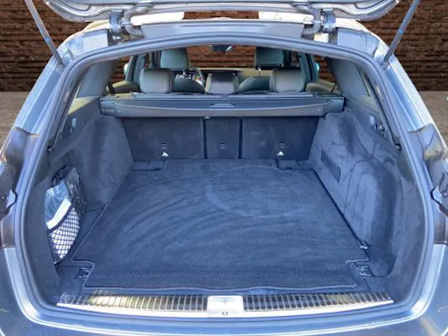 MERCEDES-BENZ E 220 d Swiss Star AMG 4M