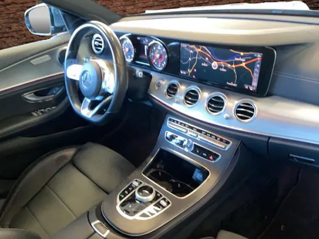 MERCEDES-BENZ E 220 d Swiss Star AMG 4M