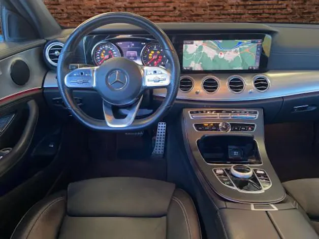 MERCEDES-BENZ E 220 d Swiss Star AMG 4M