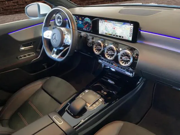 MERCEDES-BENZ A 180 AMG Line