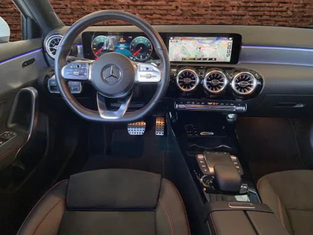 MERCEDES-BENZ A 180 AMG Line