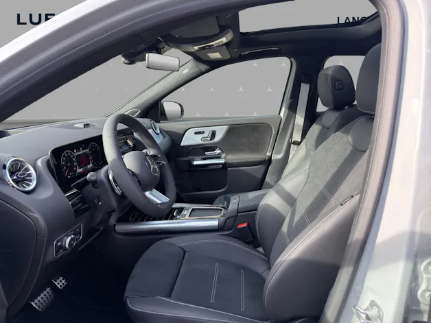MERCEDES-BENZ GLA 200 Night Star 7G-DCT