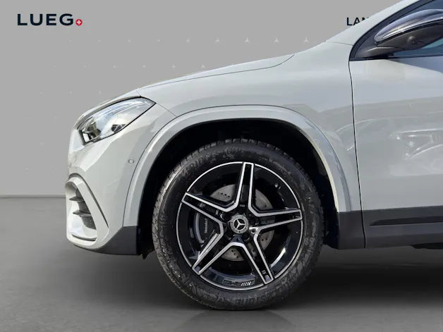 MERCEDES-BENZ GLA 200 Night Star 7G-DCT