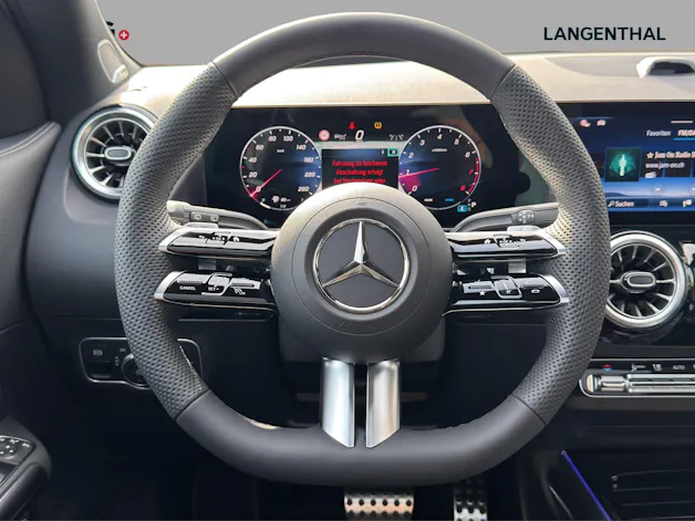 MERCEDES-BENZ GLA 200 Night Star 7G-DCT