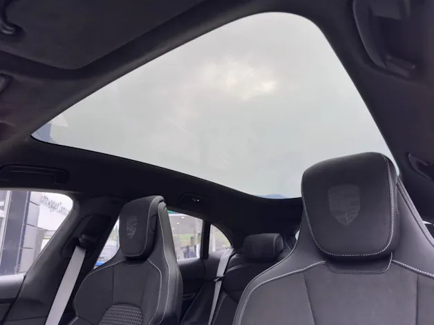 PORSCHE Taycan Turbo S Cross Turismo